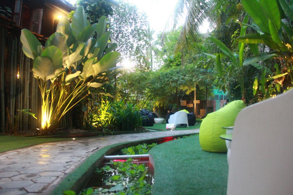 Ashia Hotel & Lounge 시엠리아프 외부 사진