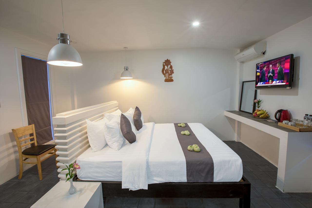 Ashia Hotel & Lounge 시엠리아프 외부 사진