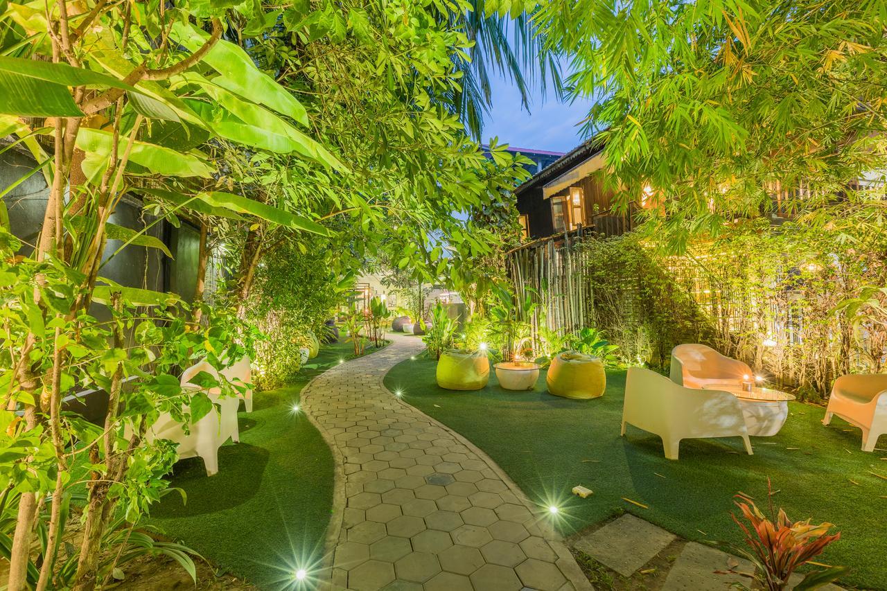 Ashia Hotel & Lounge 시엠리아프 외부 사진