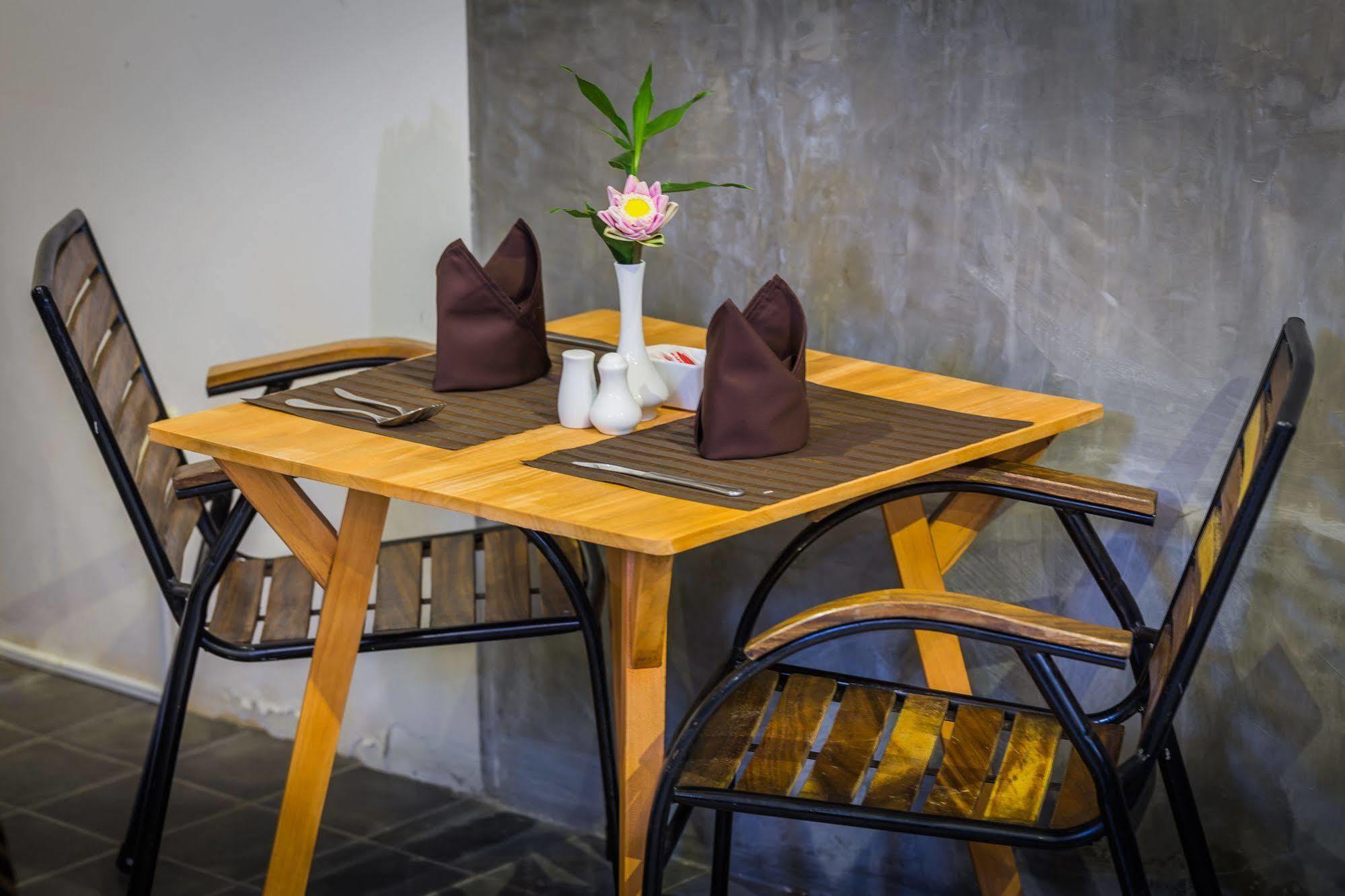 Ashia Hotel & Lounge 시엠리아프 외부 사진